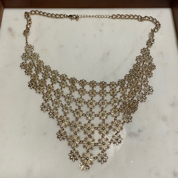 5 for $20: Francesca's gold flower statement necklace - Picture 3 of 4
